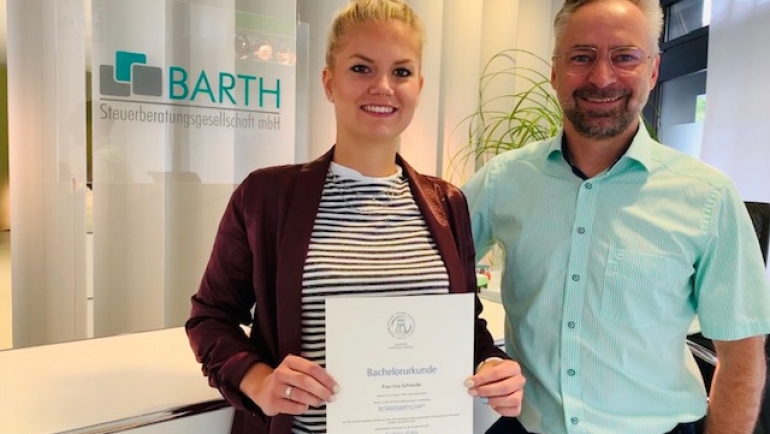 Akademischer Grad Bachelor of Arts für Frau Schiener